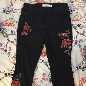 TORRID 12R super stretch floral embroidery Jegging